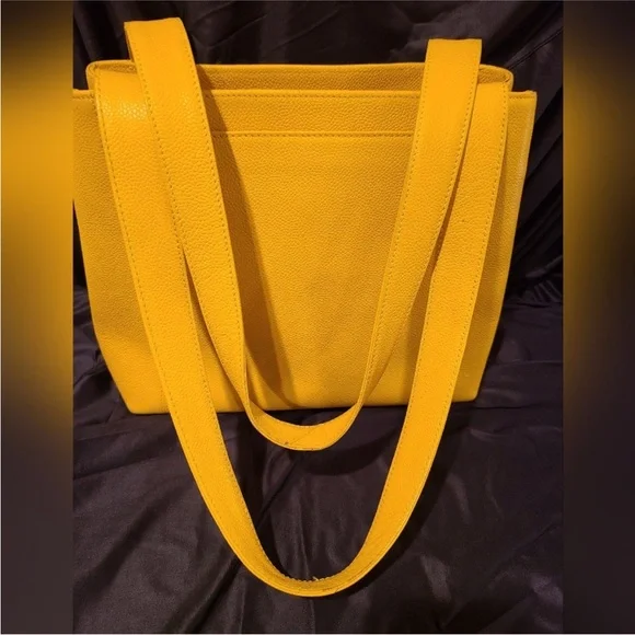 Chanel excellent condition Yellow cavier Tote Bag w original COA card & sticker - Picture 3 of 10